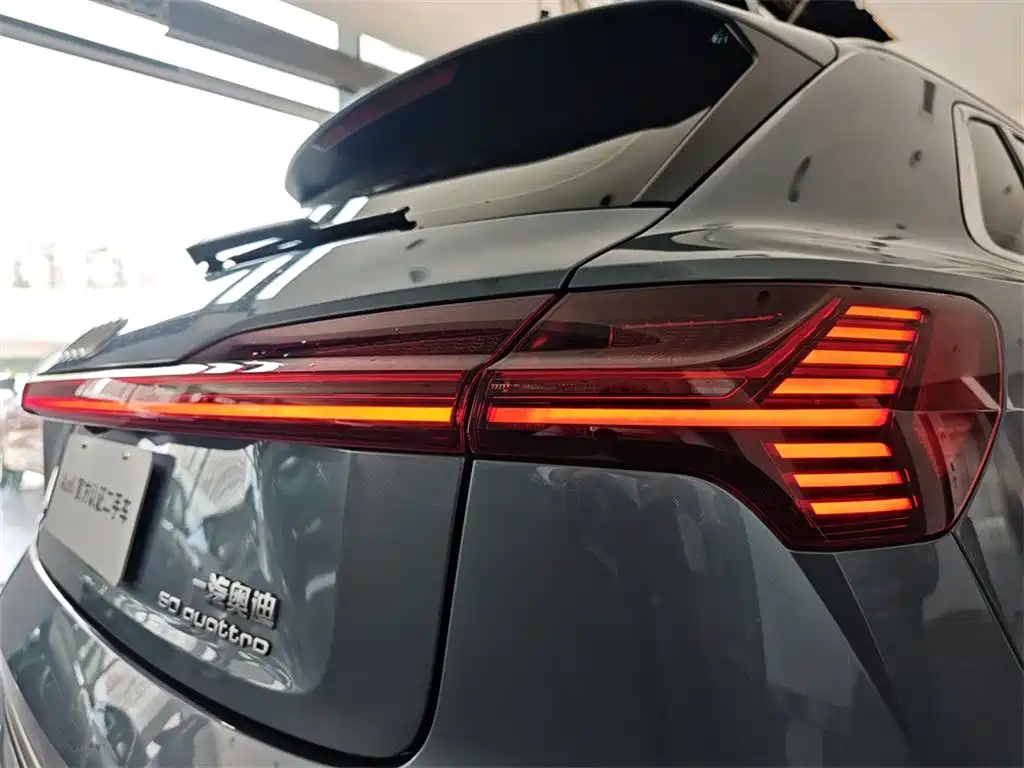Audi e-tron 2023 — фото 14