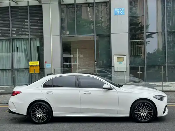 Mercedes-Benz C-Class 2025