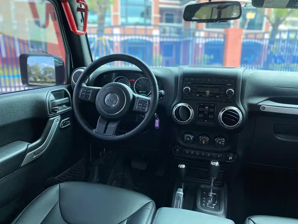 Jeep Wrangler 2016 — фото 13