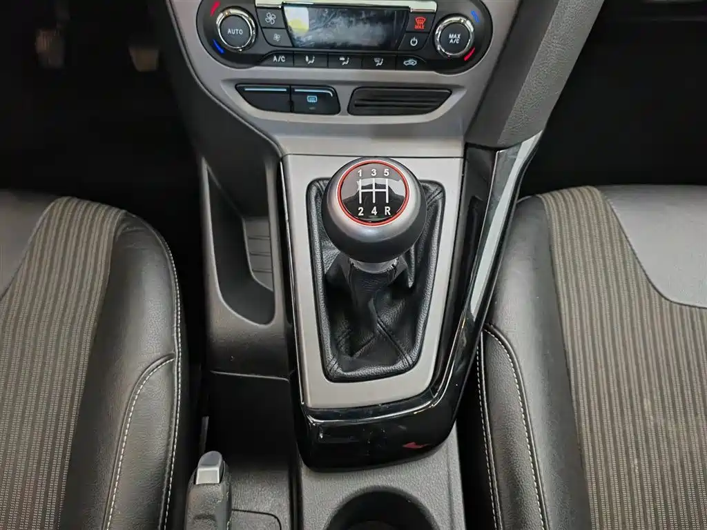 Ford Focus 2013 — фото 13