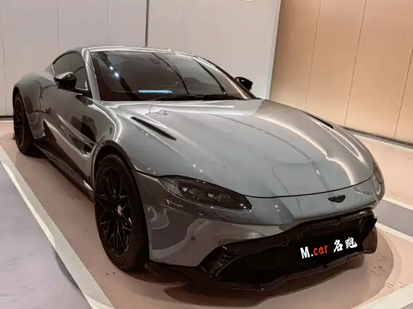 Aston Martin V8 Vantage 2021