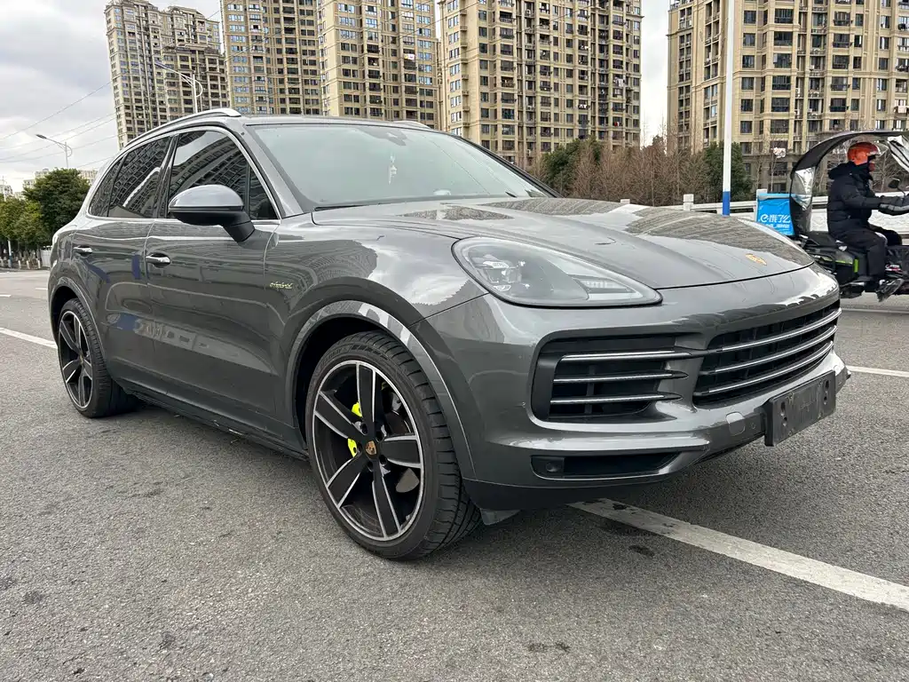 Porsche Cayenne Hybrid 2021 — фото 2