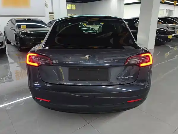 Tesla Model 3 2020