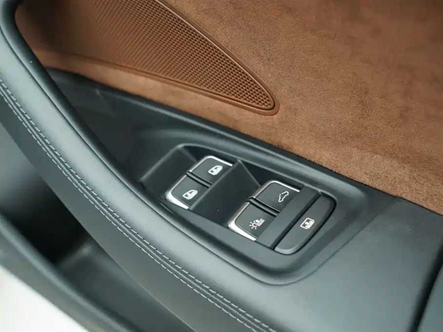 Audi A8 2015 — фото 25