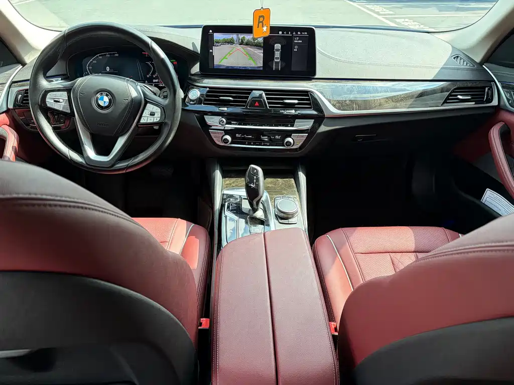 BMW 5 Series 2022 — фото 9