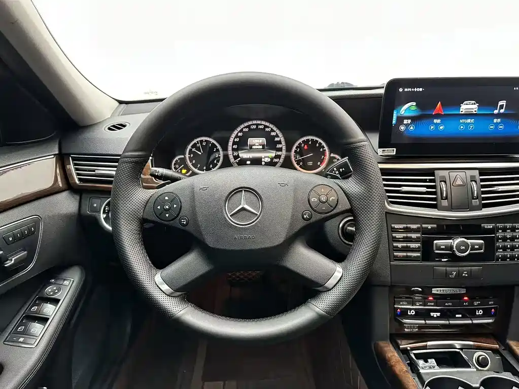 Mercedes-Benz E-Class 2013 — фото 14