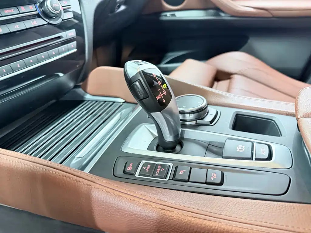 BMW X6 2016 — фото 21