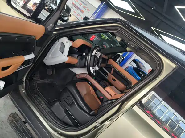 Land Rover Defender 2022