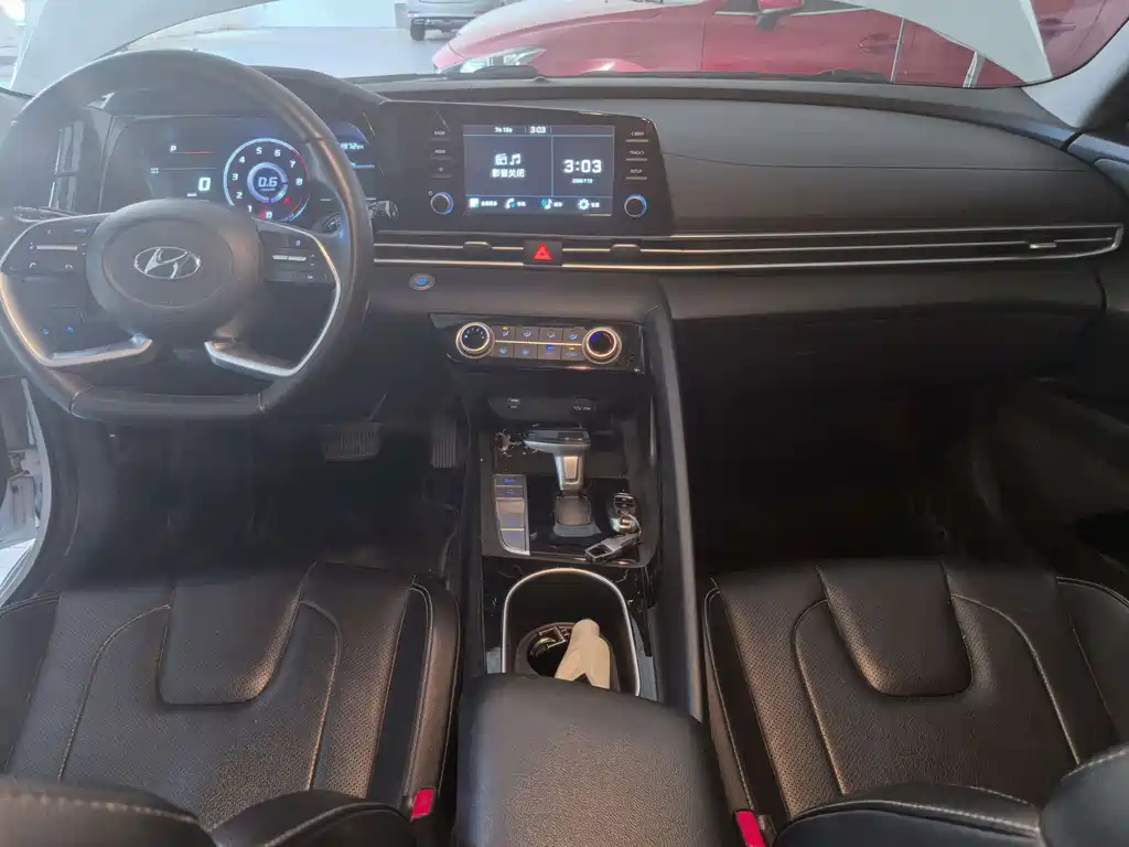 Hyundai Elantra 2023