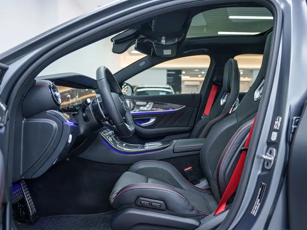 Mercedes-Benz E-Class AMG 2022 — фото 9