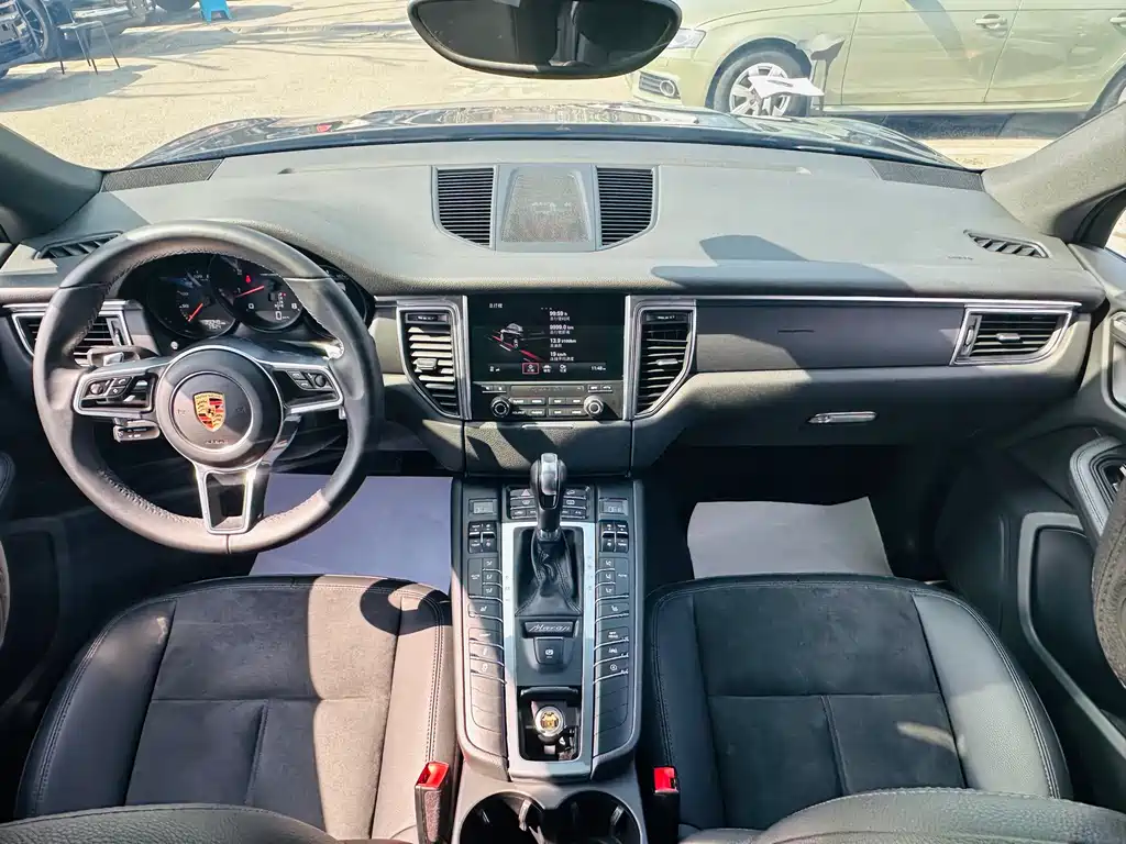 Porsche Macan 2018 — фото 19
