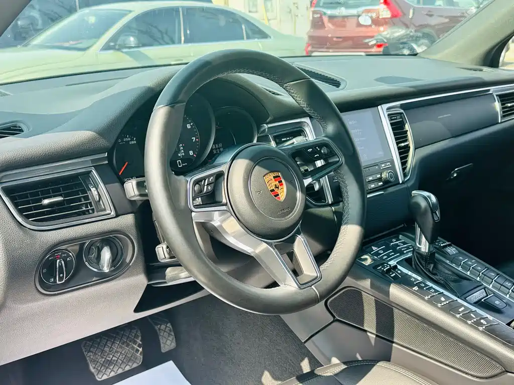 Porsche Macan 2018 — фото 8