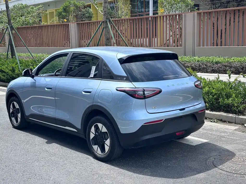 Geely Galaxy Starwish 2025 — фото 9