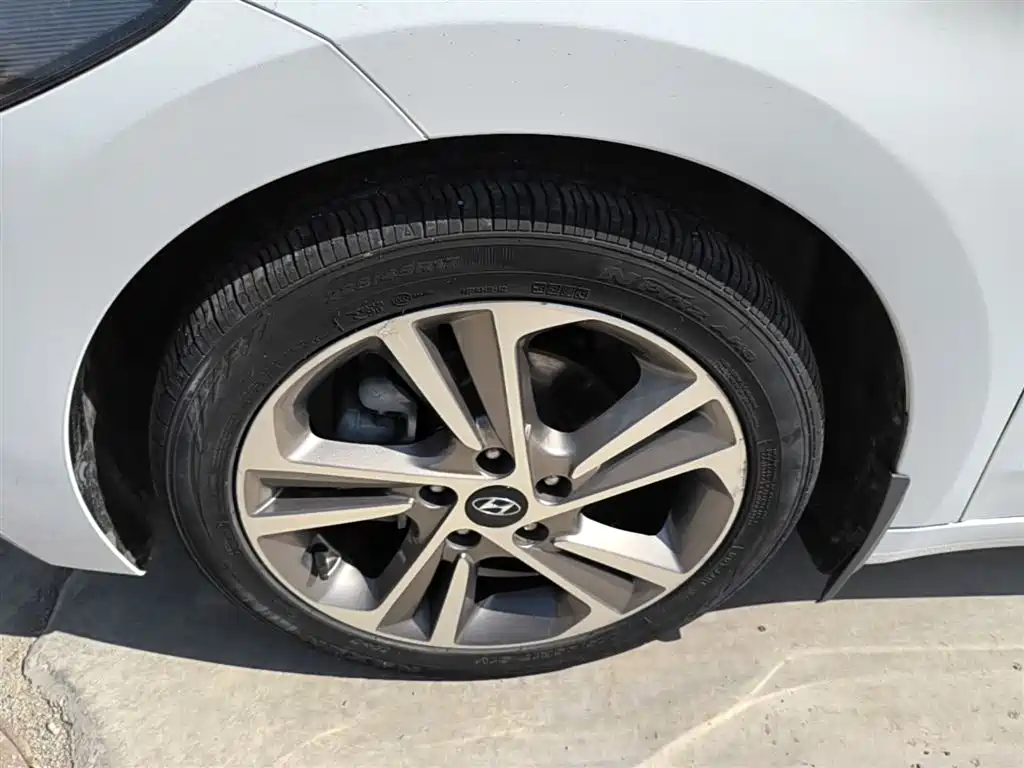 Hyundai Elantra 2018 — фото 23