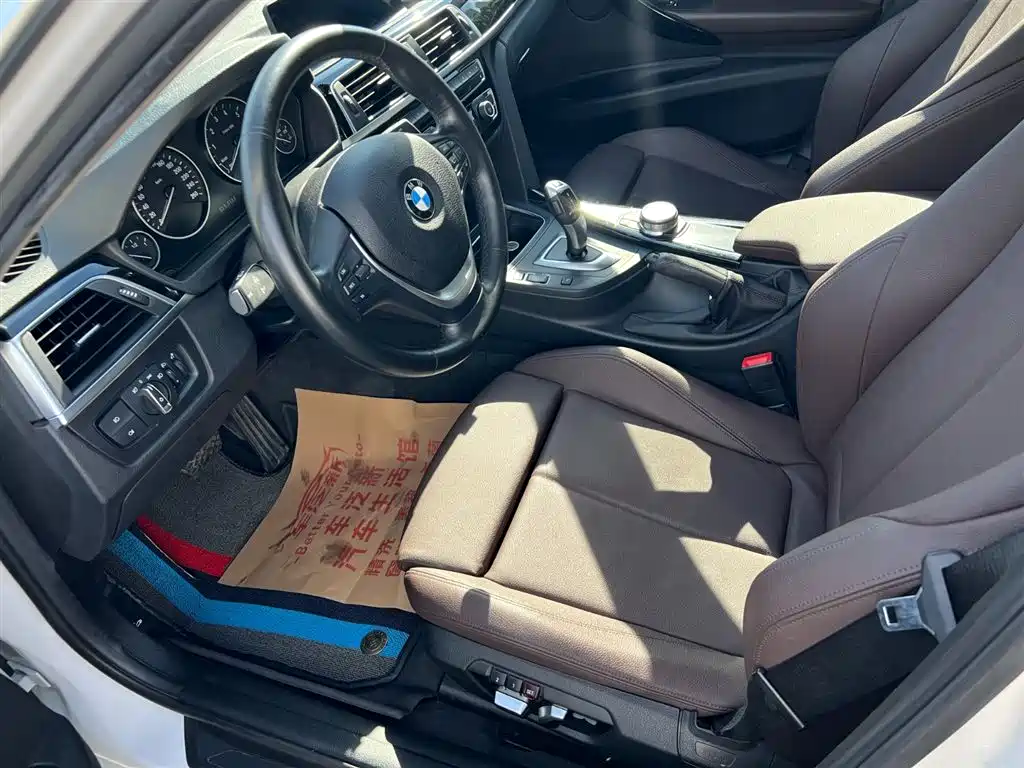 BMW 3 Series 2019 — фото 9