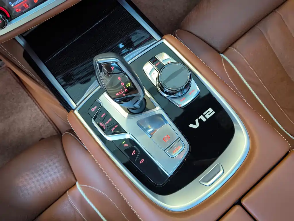 BMW 7 Series 2019 — фото 10