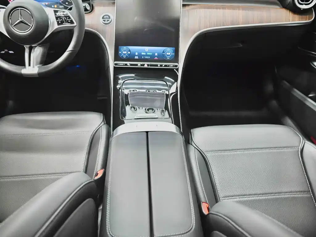 Mercedes-Benz C-Class 2023 — фото 27