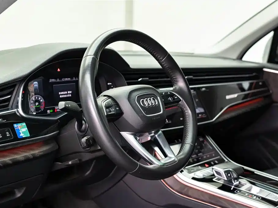 Audi Q7 2020 — фото 18