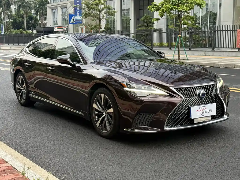 Lexus LS 2021