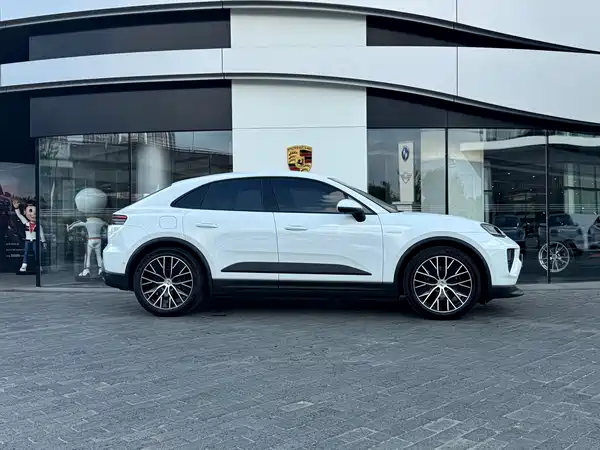 Porsche Macan New Energy 2025