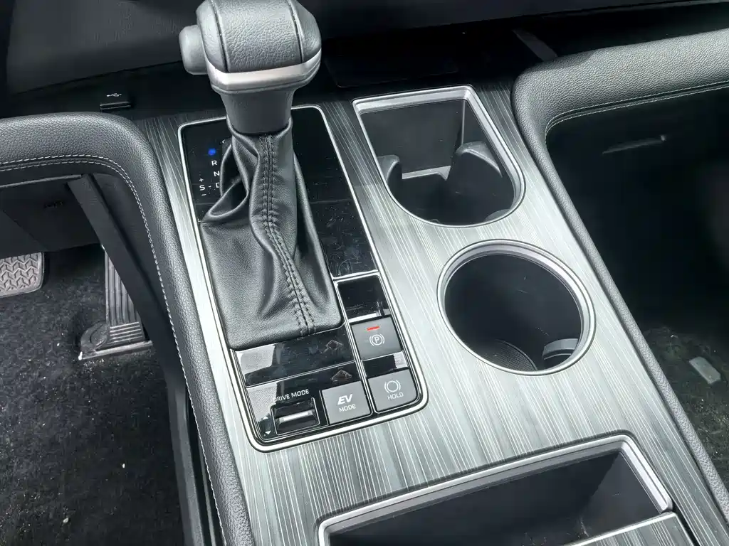 Toyota Sienna 2023 — фото 12