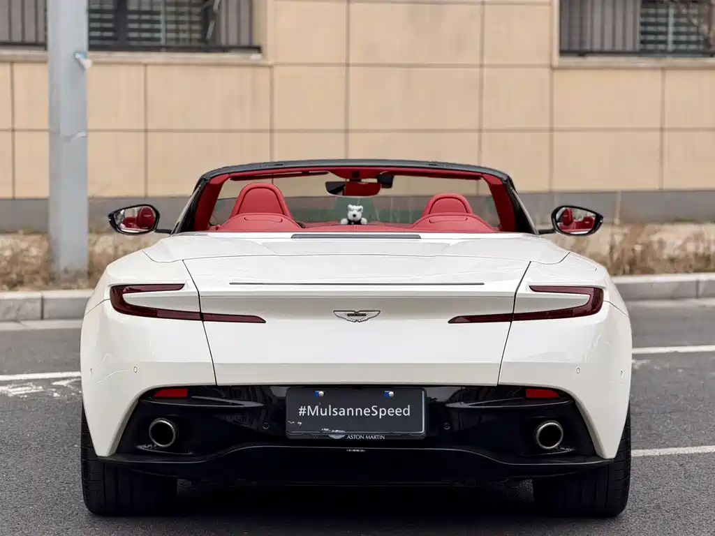 Aston Martin DB11 2019 — фото 8