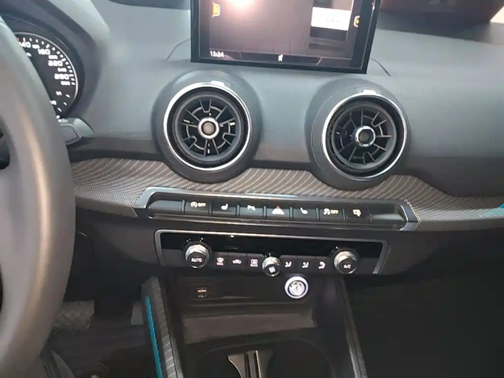 Audi Q2L 2020 — фото 13