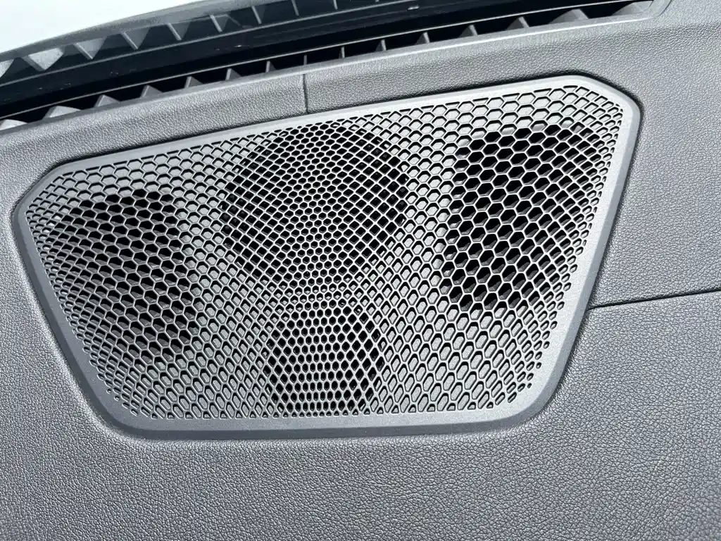 BMW 3 Series 2021 — фото 33