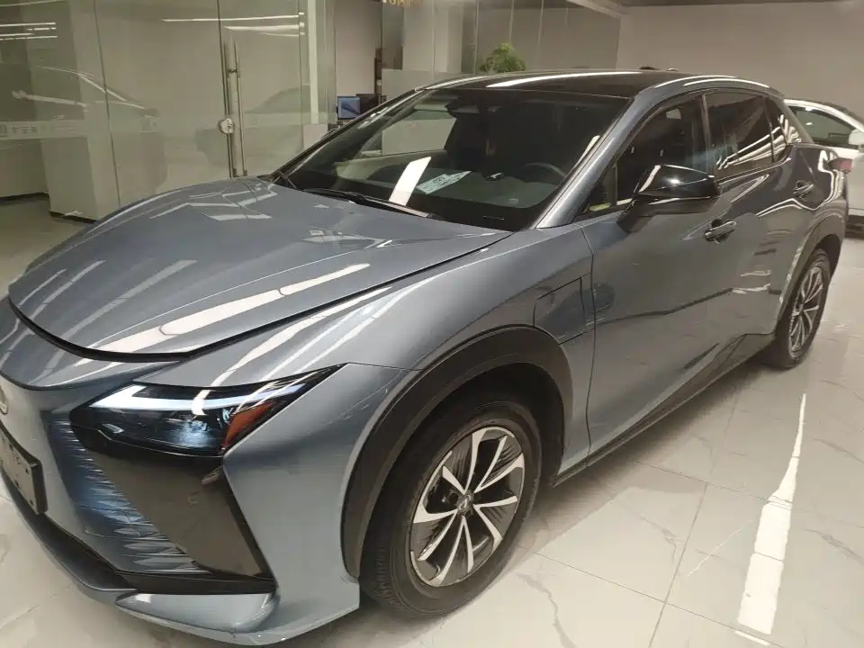 Lexus RZ 2023