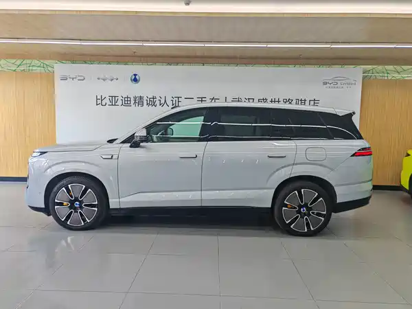 Denza N8L 2025
