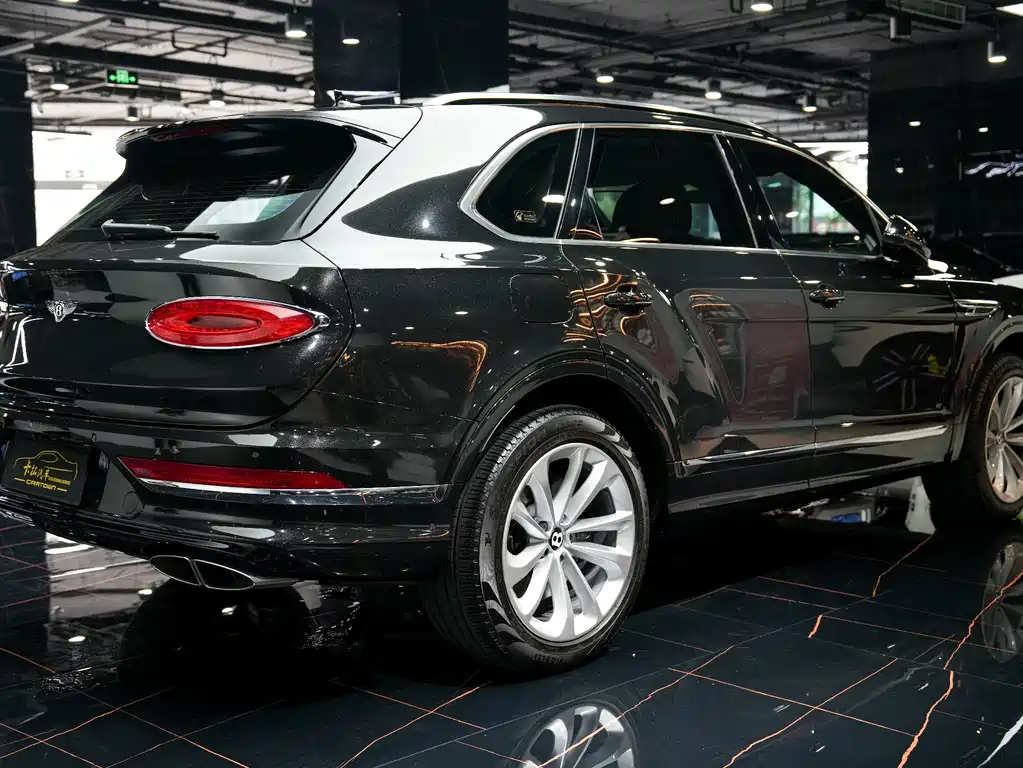 Bentley Bentayga 2021 — фото 12