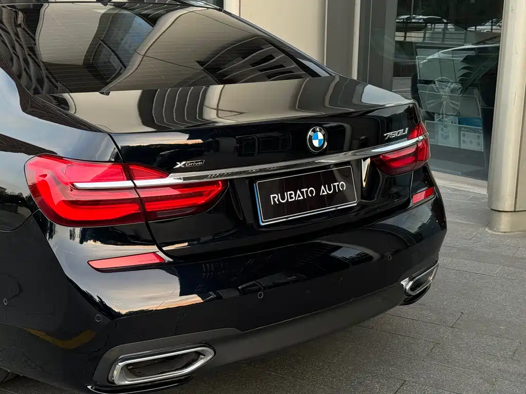 BMW 7 Series 2018 — фото 11