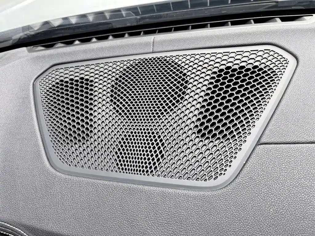 BMW 3 Series 2021 — фото 30