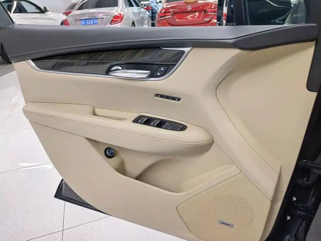 Cadillac XT5 2019 — фото 14
