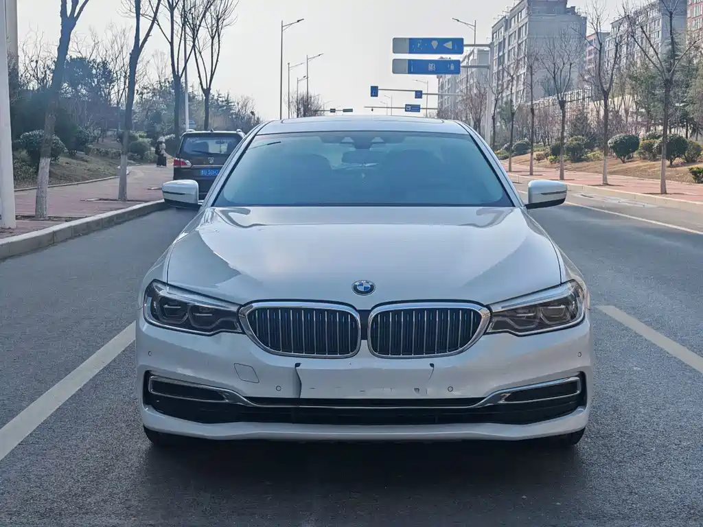 BMW 5 Series New Energy 2019 — фото 2