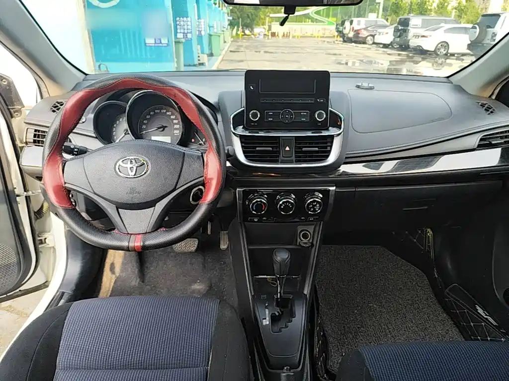 Toyota Yaris L 2020 — фото 10