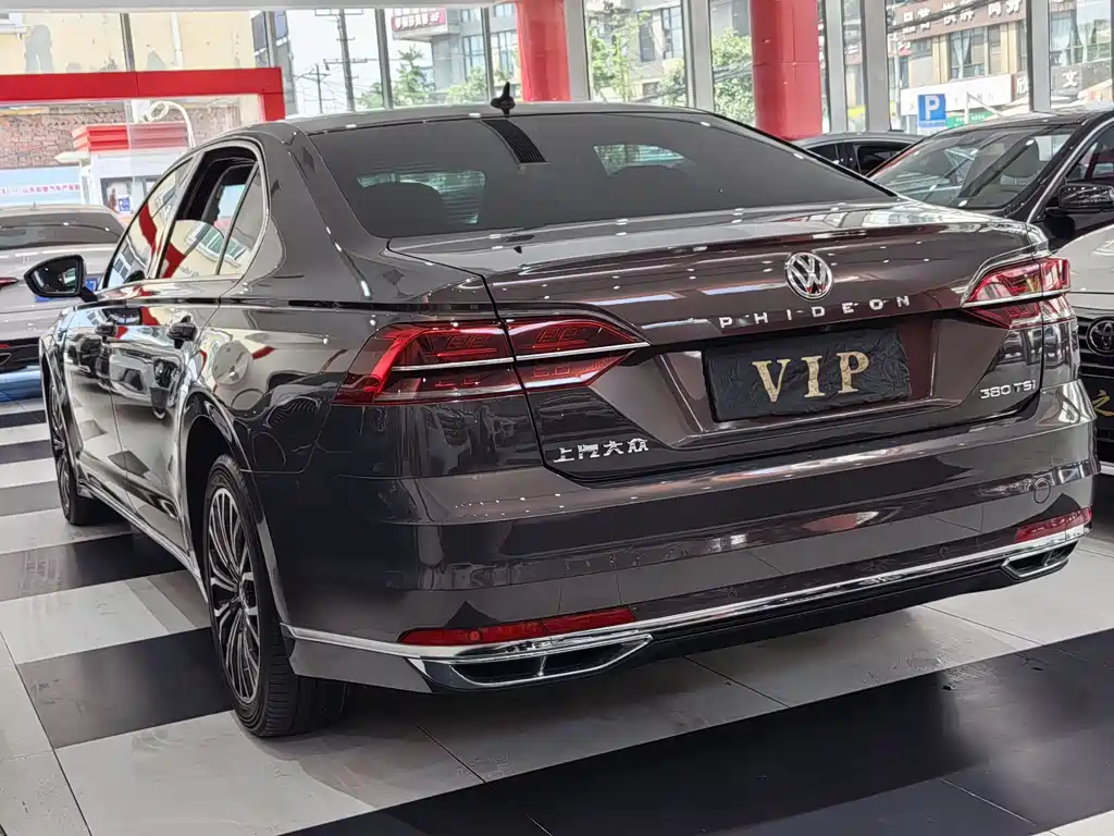 Volkswagen Phideon 2017 — фото 24