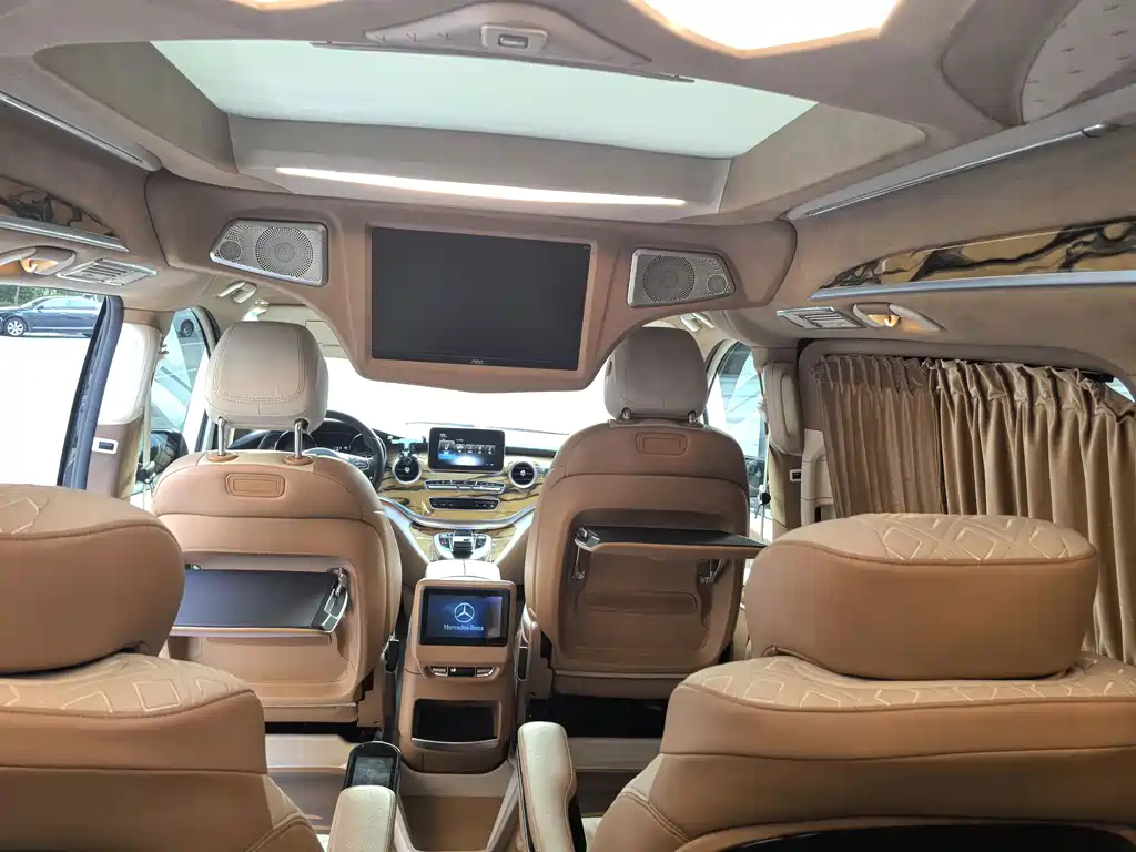 Mercedes-Benz V-Class 2020 — фото 22