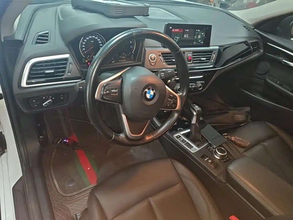BMW 1 Series 2019 — фото 10