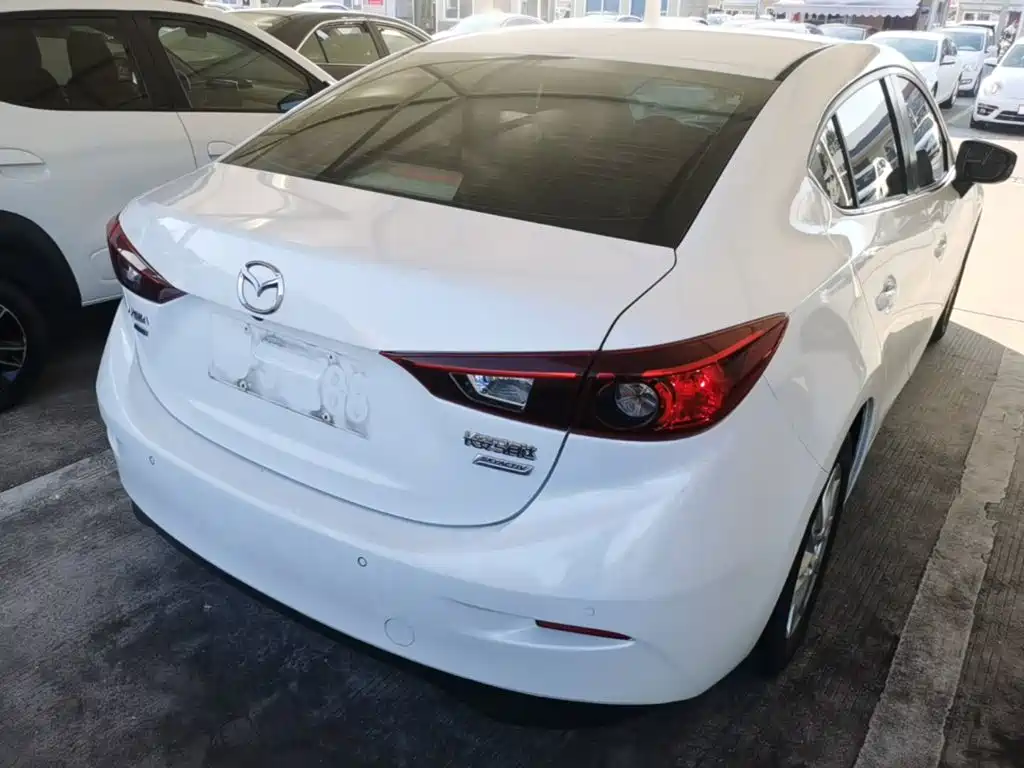 Mazda 3 Axela 2016