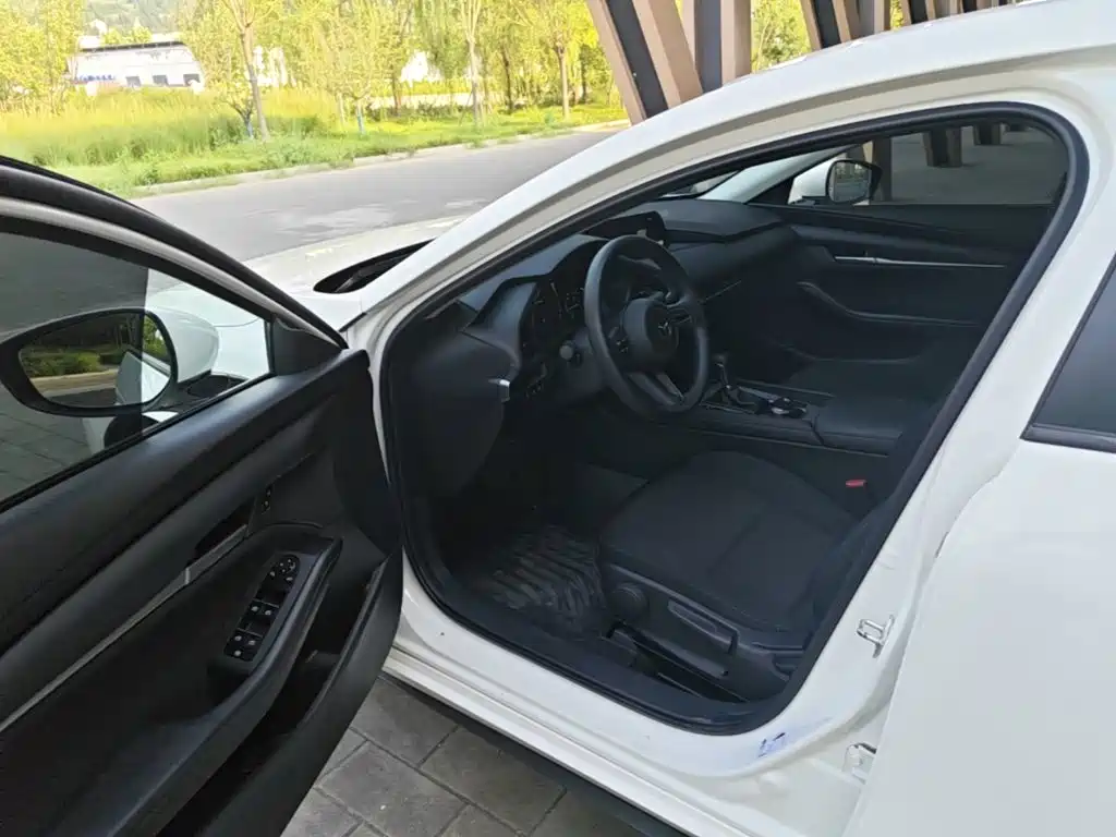 Mazda 3 Axela 2022 — фото 16