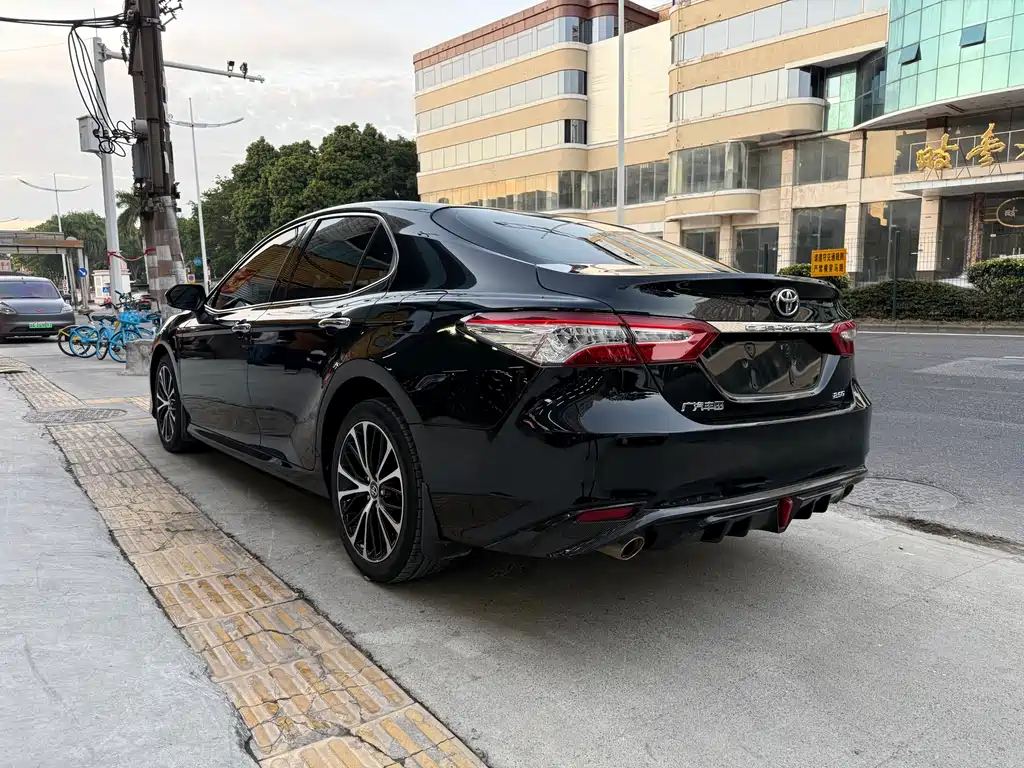 Toyota Camry 2020 — фото 13