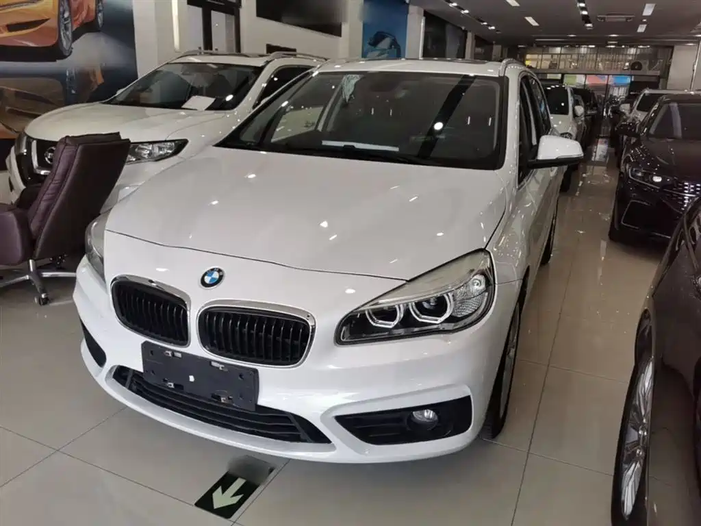 BMW 2 Series Active Tourer 2017 — фото 1