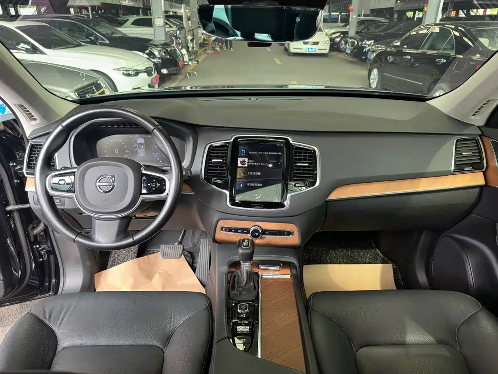 Volvo XC90 2019 — фото 12