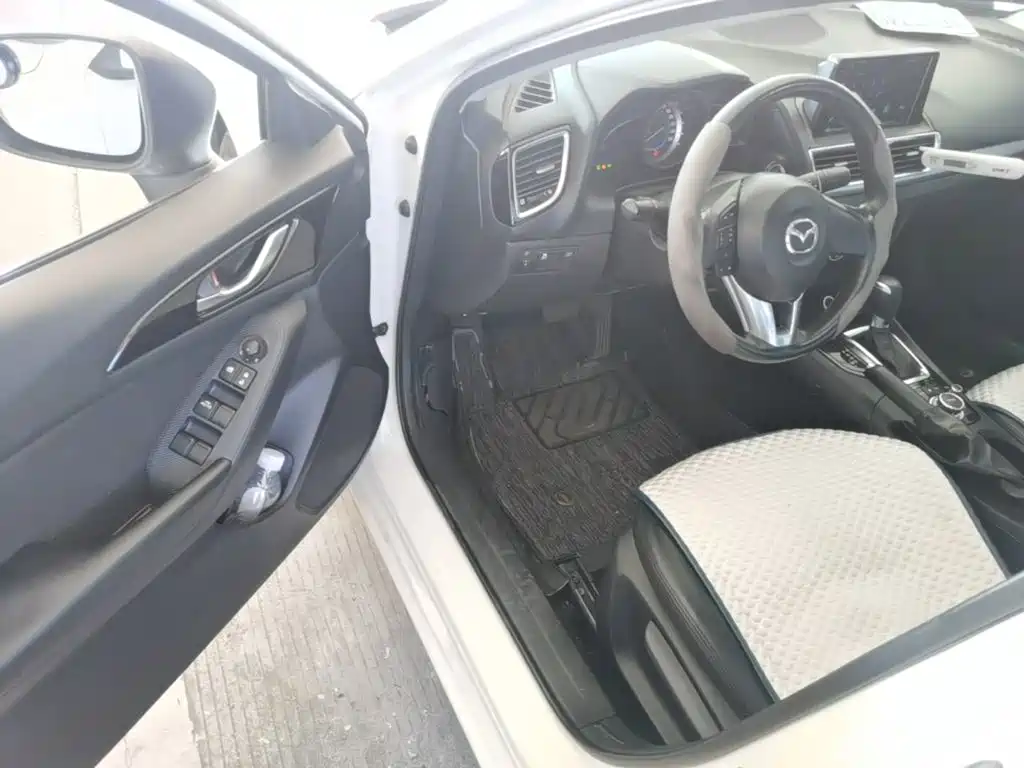 Mazda 3 Axela 2016 — фото 16