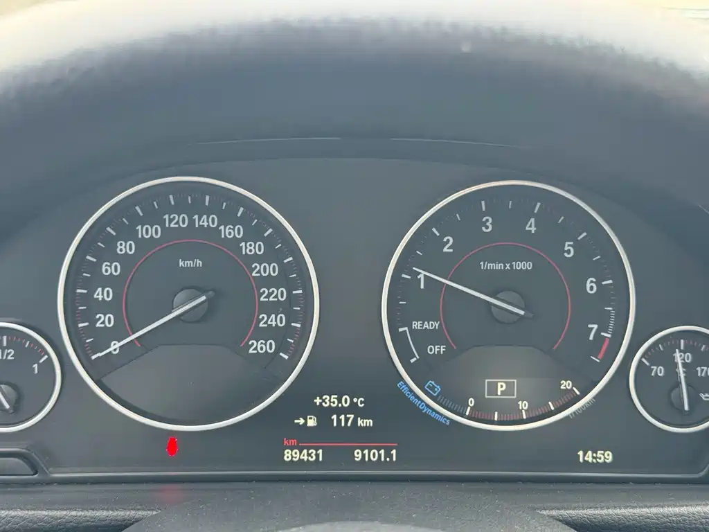 BMW 3 Series 2017 — фото 14