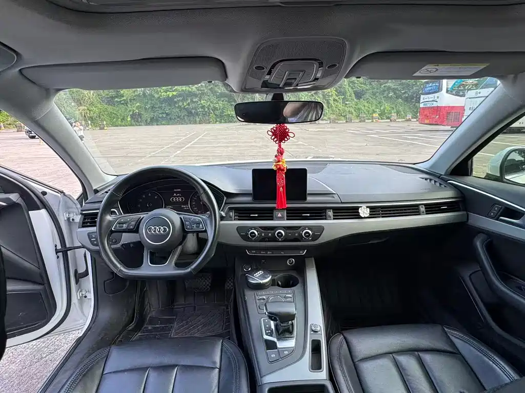 Audi A4L 2018