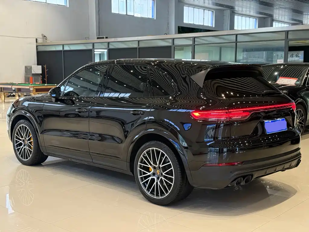 Porsche Cayenne 2021