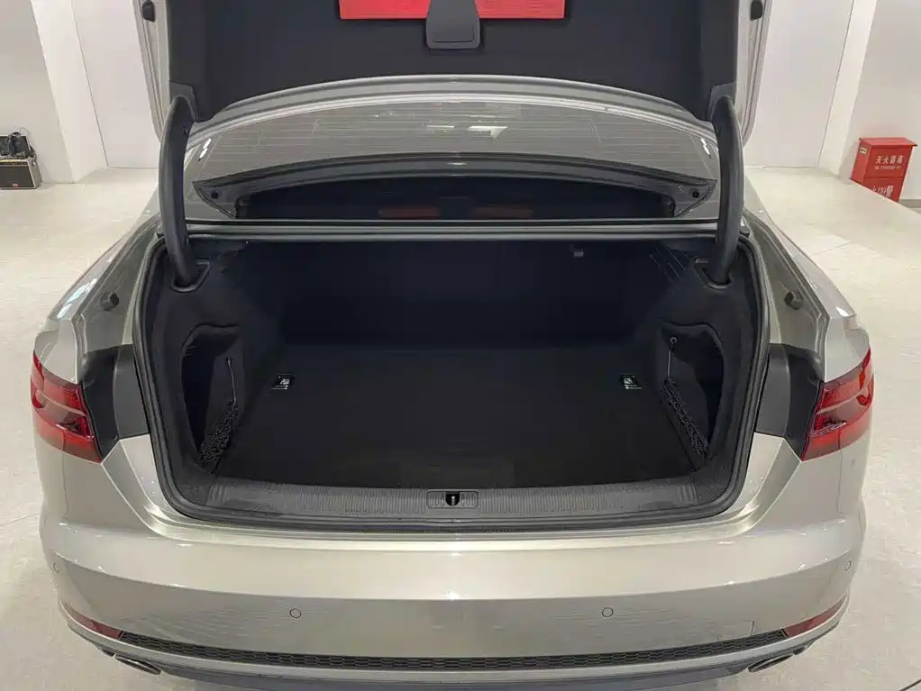 Audi A4L 2018