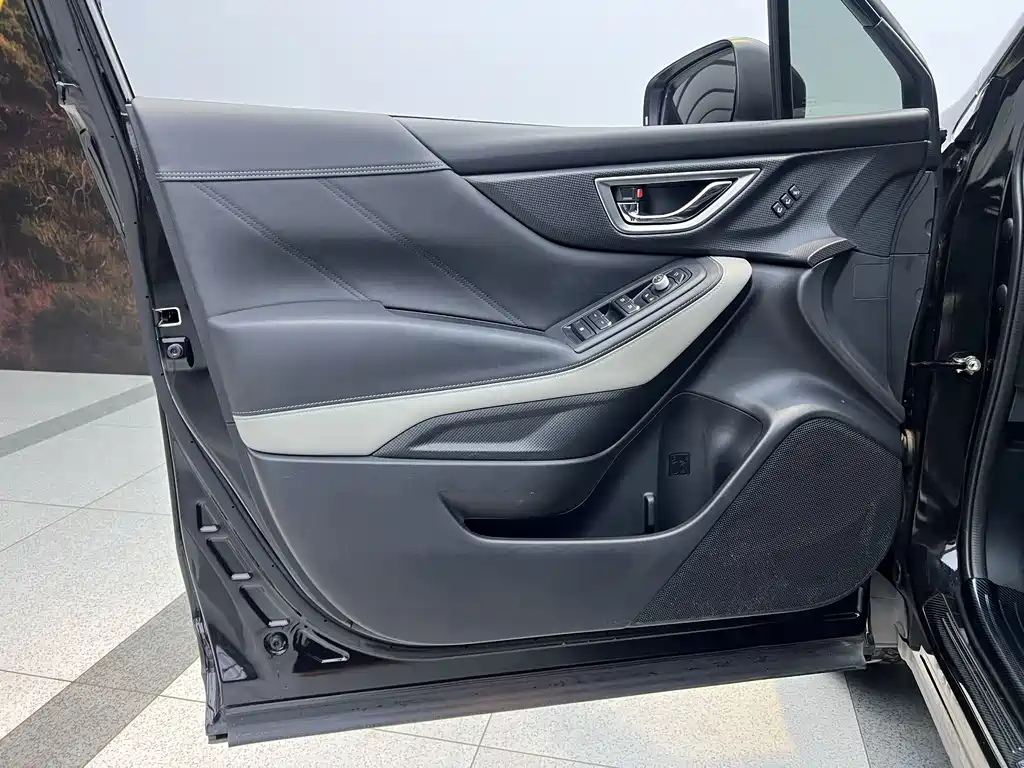 Subaru Forester 2022 — фото 12